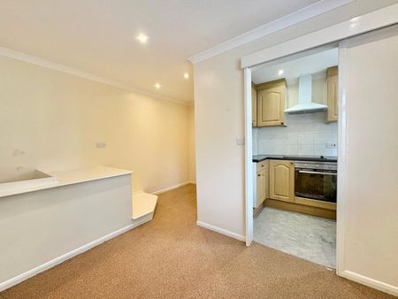 Wellesley Close, Ash Vale, GU12 - Photo 4