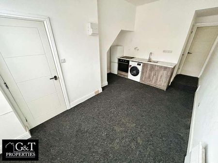 Long Lane, Halesowen, B62 - Photo 3