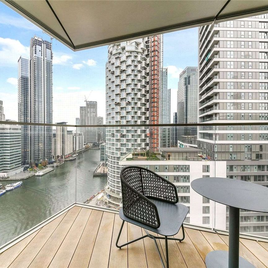 Apartment in 10 George Street, luxury waterside commute-free living and 6,000 sq ft of enviable amenities space. High speed Virgin media broadband included. - Photo 1