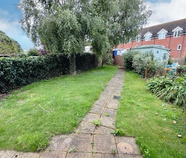2 bedroom end of terrace house to rent - Photo 3