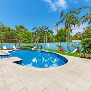 Massive Modern Family Home With Views - Photo 2