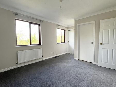 4 bedroom semi-detached house to rent - Photo 3