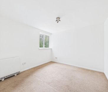1 bed flat to rent in Branksome Wood Road, Bournemouth, BH4 - Photo 6