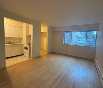 Ground floor bachelor unit in the heart of the West End - Photo 3