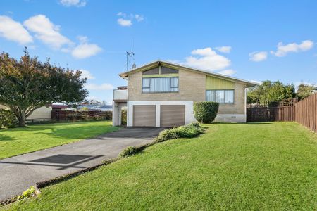 Spacious Three-Level Brick Home for Rent - Photo 2