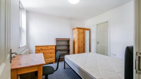 4 bedroom terraced house to rent - Photo 2