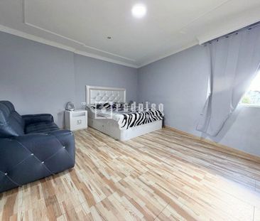 Málaga Capital, Andalusia 29018 - Photo 3