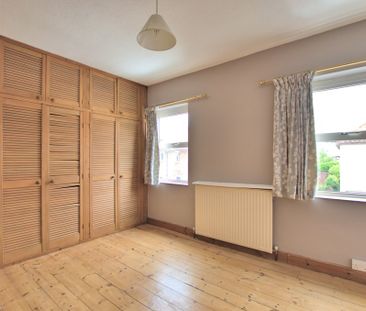 A three-bedroom property in central Cambridge with a private garden... - Photo 6