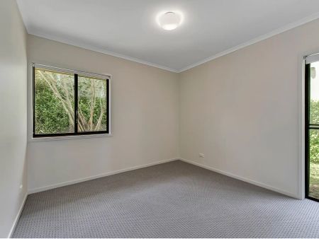 “Freshly Refurbished Lowset Family Home with Private Inground Pool” - Photo 5