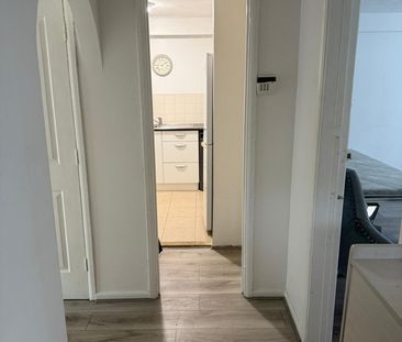 2 Bed Flat, Kingfisher Way, NW10 - Photo 3