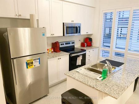For Lease - 13 Steamboat Way, Whitby, Ontario - Photo 4