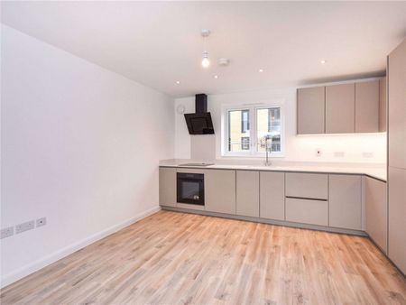 A newly built three bedroom house in the popular Beaulieu Park development - Photo 4