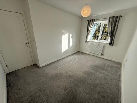 4 bedroom semi-detached house to rent - Photo 3