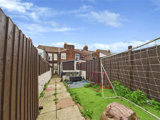 2 bedroom terraced house to rent - Photo 1