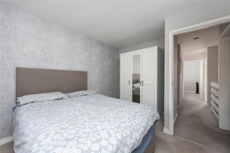 4 bedroom link detached house to rent - Photo 3