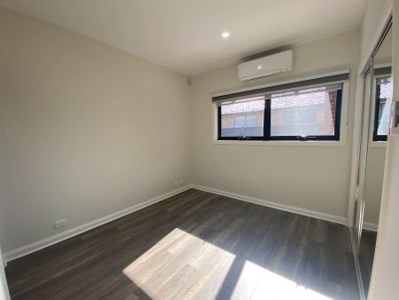 Contemporary Townhouse in a Prime Epping Location - Photo 3