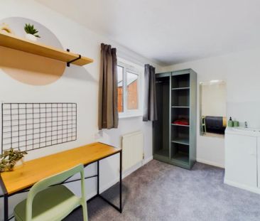 6 Bedroom House - Photo 4