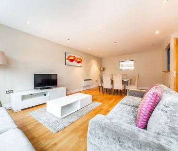 3 bedroom flat to rent - Photo 3