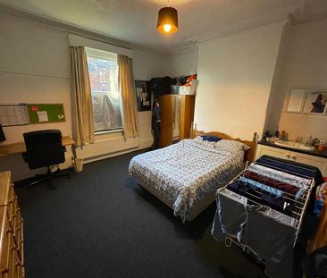 6 bedroom terraced house to rent - Photo 4