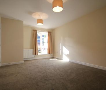 3 bedroom semi-detached house to rent - Photo 2