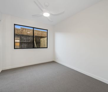 Modern Newly Built Townhouse with Excellent Access to Public Transport - Photo 1