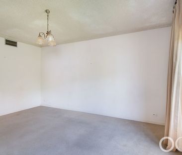 Open the Door To Stylish Townhouse Living in a Prime Adelaide Location - Photo 3