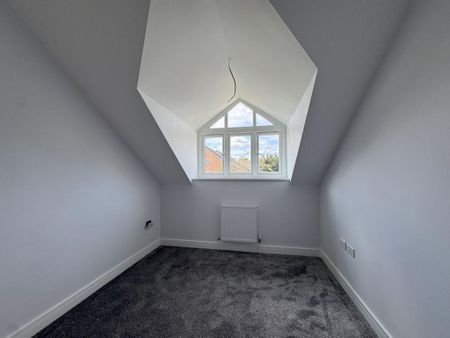 4 bedroom semi-detached house to rent - Photo 5