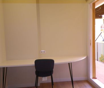 Apartamento de alquiler en Carrer de Sant Erasme, El Raval - Photo 1