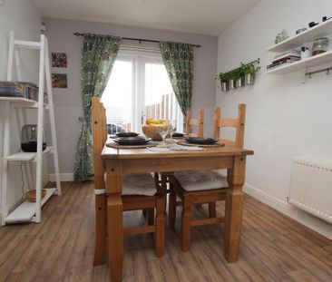 3 bedroom mews to rent - Photo 4