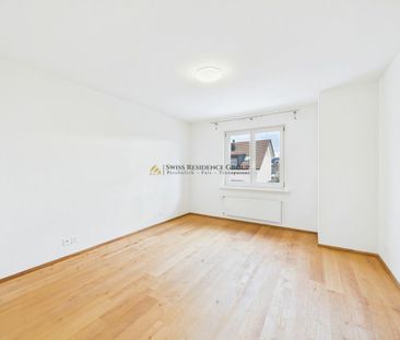 Thoroughly renovated semi-detached house with idyllic private garden - Foto 2