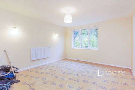 2 bedroom maisonette to rent Badgers Copse, BR6 - Photo 3