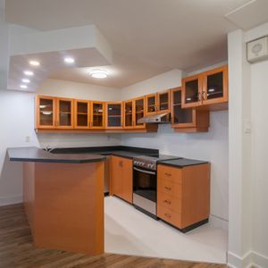 3 1/2 - DOWNTOWN - Photo 2