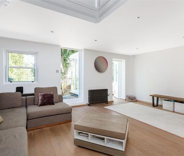Greencroft Gardens, South Hampstead, London - Photo 2