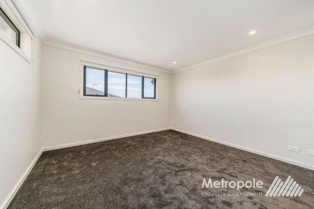 1/3 Churchill Avenue, CHADSTONE, VIC - Photo 4