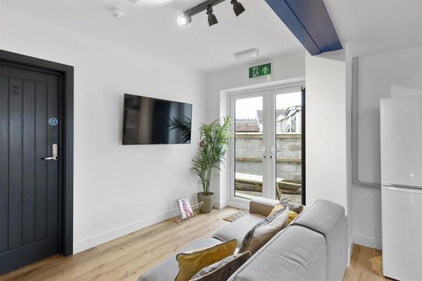 6 bedroom house to rent - Photo 1