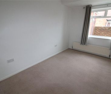2 bedroom bungalow to rent - Photo 2