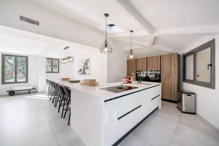 CANNES CROIX DES GARDES - VILLA PROVENCALE MODERNE VUE MER - 7 CHAMBRES - Photo 3