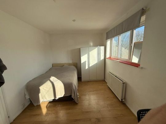 Studio Flat, London, HA9 - Photo 1