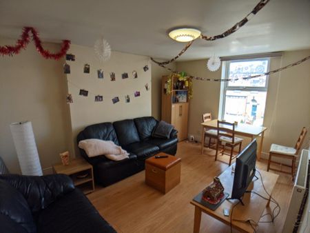 2 bedroom flat to rent - Photo 4