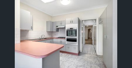 Large Terrace in the heart of Redfern - Photo 2
