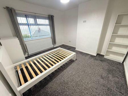 3 bedroom semi-detached house to rent - Photo 2