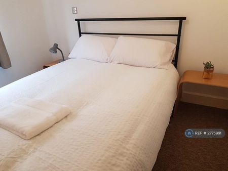 2 bedroom flat to rent - Photo 4