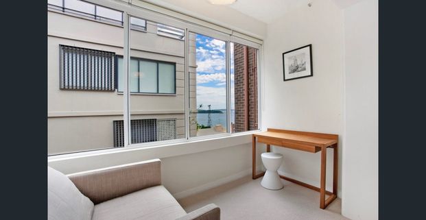 RENOVATED ART DECO APARTMENT WITH STUDY AREA + VIEWS - Photo 1