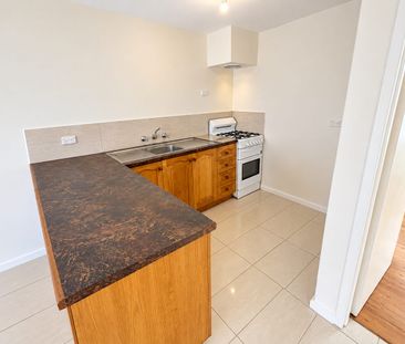 One Bedroom Apartment - prime location - Photo 4