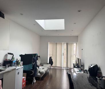 Room in a Shared House, Woodfield Avenue, SW16 - Photo 1