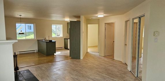 MT GABRIEL 41/2 foyer, golf,ski,.tranquil - Photo 2