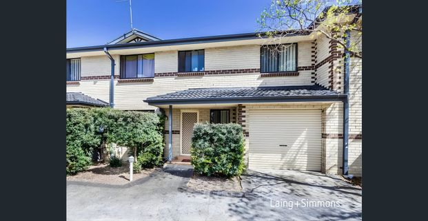 Modern two-bedroom townhouse in a quiet complex - Photo 1