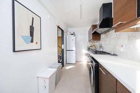 3 bedroom flat to rent - Photo 2
