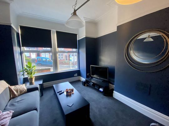 De Lacy Mount (room 5), Kirkstall, Leeds - Photo 1