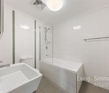 Modern & Spacious Garden Apartment - Photo 2